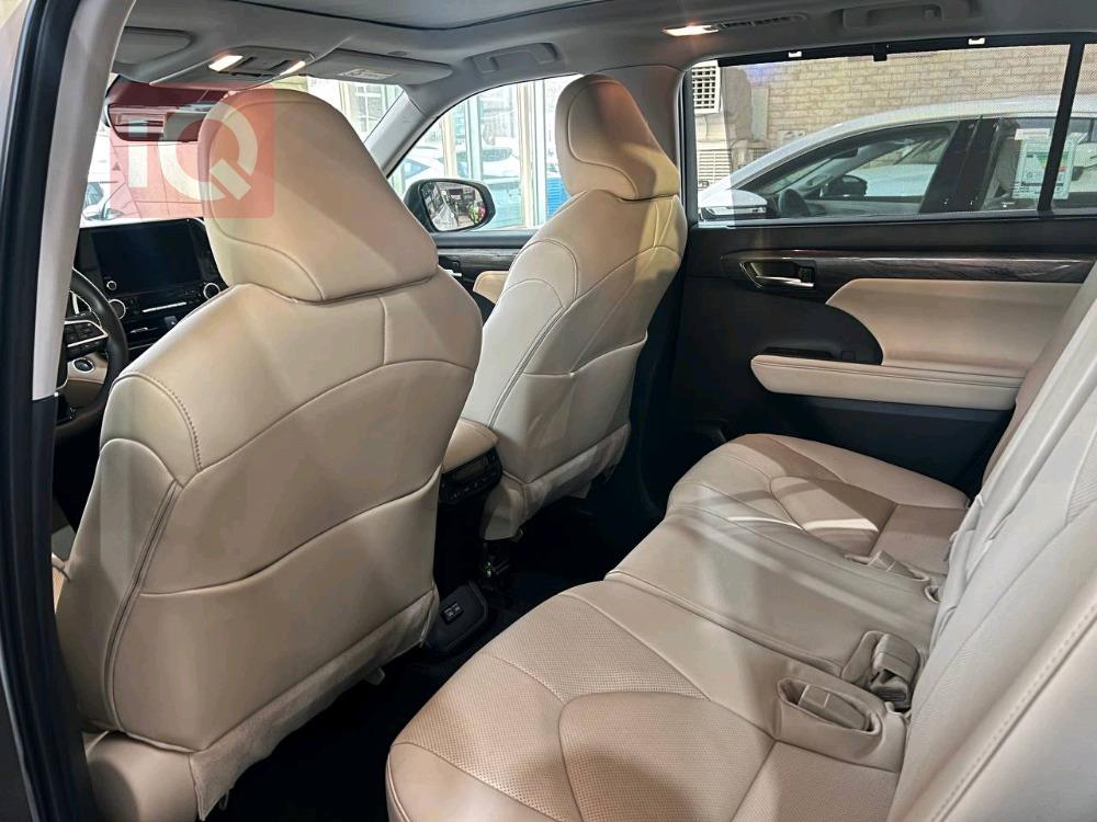 تۆیۆتا هایلاندەر